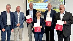 Gründung der Kommunalen Netze Hunsrück AöR im April 2025 Vertreter der Gründungspartner bei der Unterzeichnung zur Gründung der Kommunalen Netze Hunsrück AöR